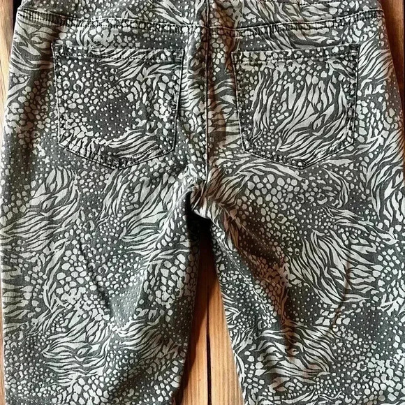 Nydj Pull-On Shadow Animal Charcoal Skinny Jean Women's Size 2 - Picture 7 of 8